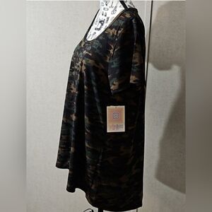 LuLaRoe Camo Classic T Short Sleeve Stretchy Camouflage Tee Women's Medium NWT